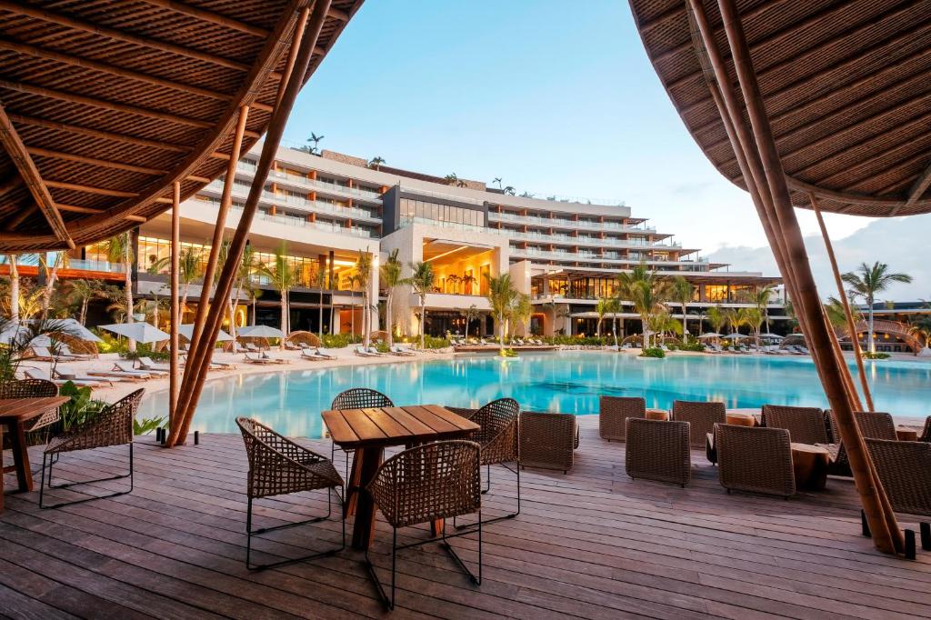 Бассейн в Secrets Moxché Playa del Carmen - Adults Only - All Inclusive или поблизости