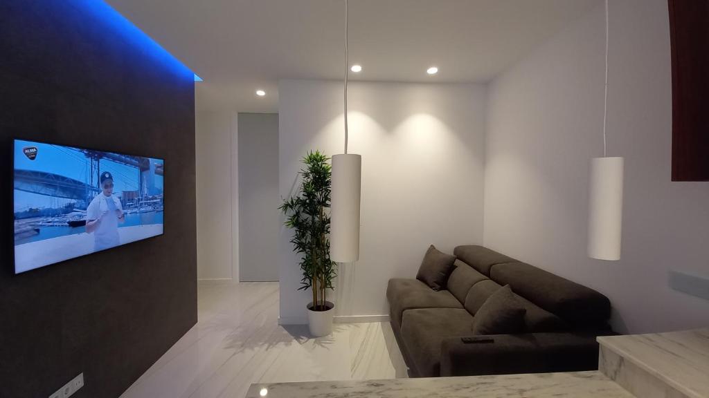 Seven Seas Apartments - 7