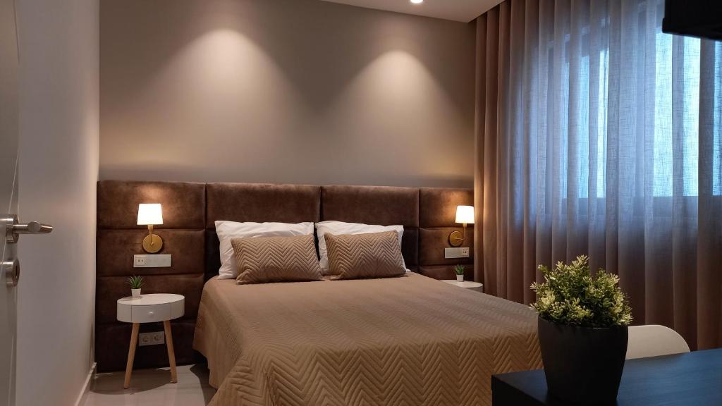 Seven Seas Apartments - 8