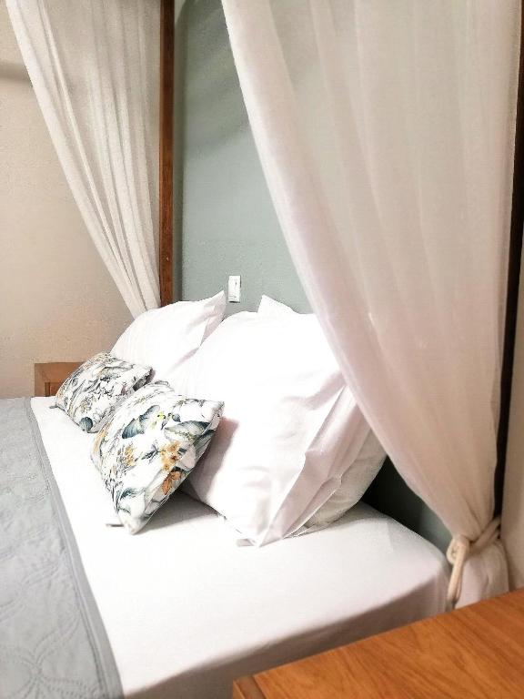 Postel nebo postele na pokoji v ubytování Foinikounta view