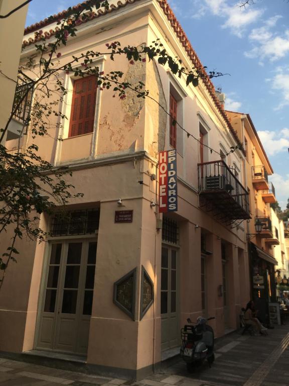 Budova, kde se hotel nachází