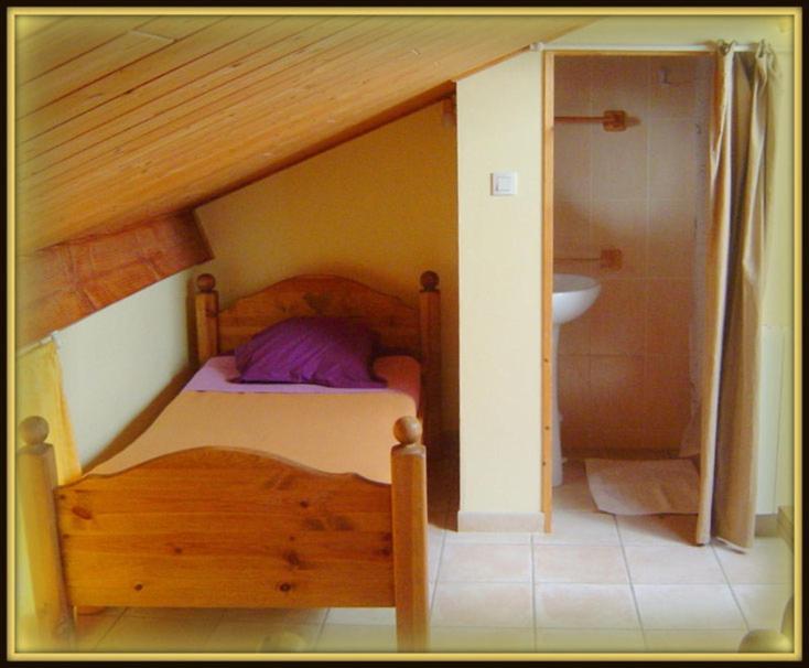 Postel nebo postele na pokoji v ubytování Gîte de la chanal 07
