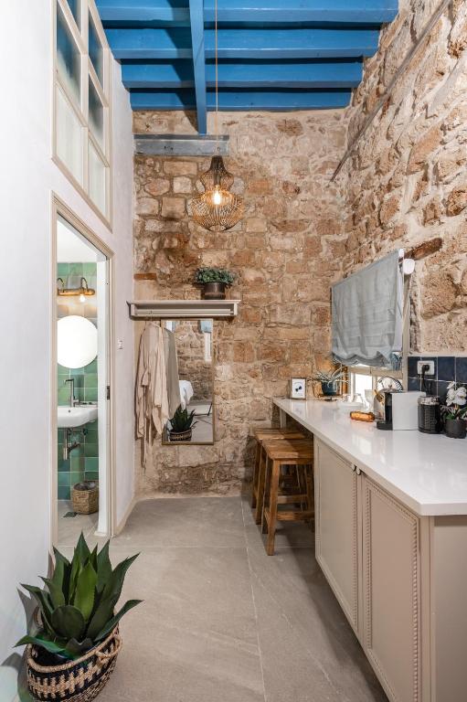 A kitchen or kitchenette at Jozefin