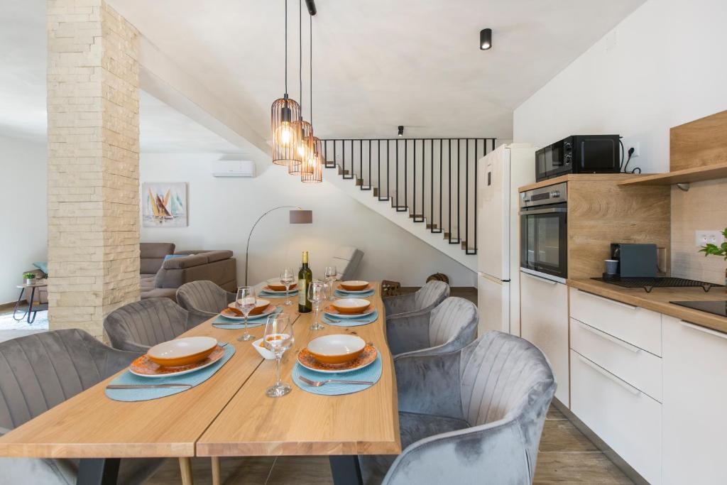 Kuchyňa alebo kuchynka v ubytovaní Villa El Istria