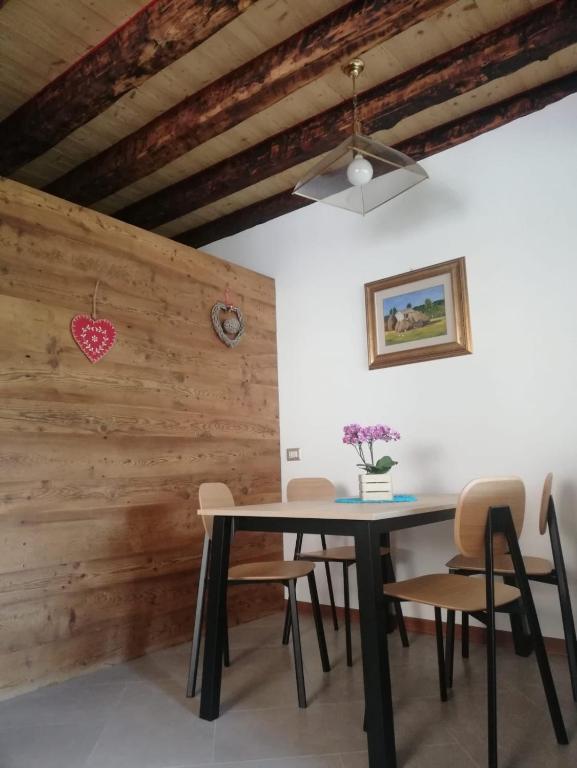 Fotografie z fotogalerie ubytování Cozy tiny flat in Cadore Dolomiti v destinaci Calalzo