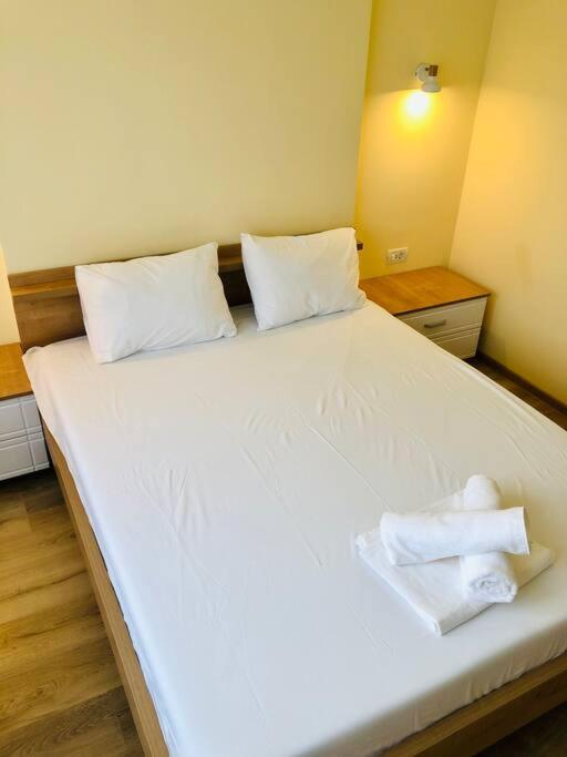 Postel nebo postele na pokoji v ubytování Joy City Stay Victoriei 7G-3
