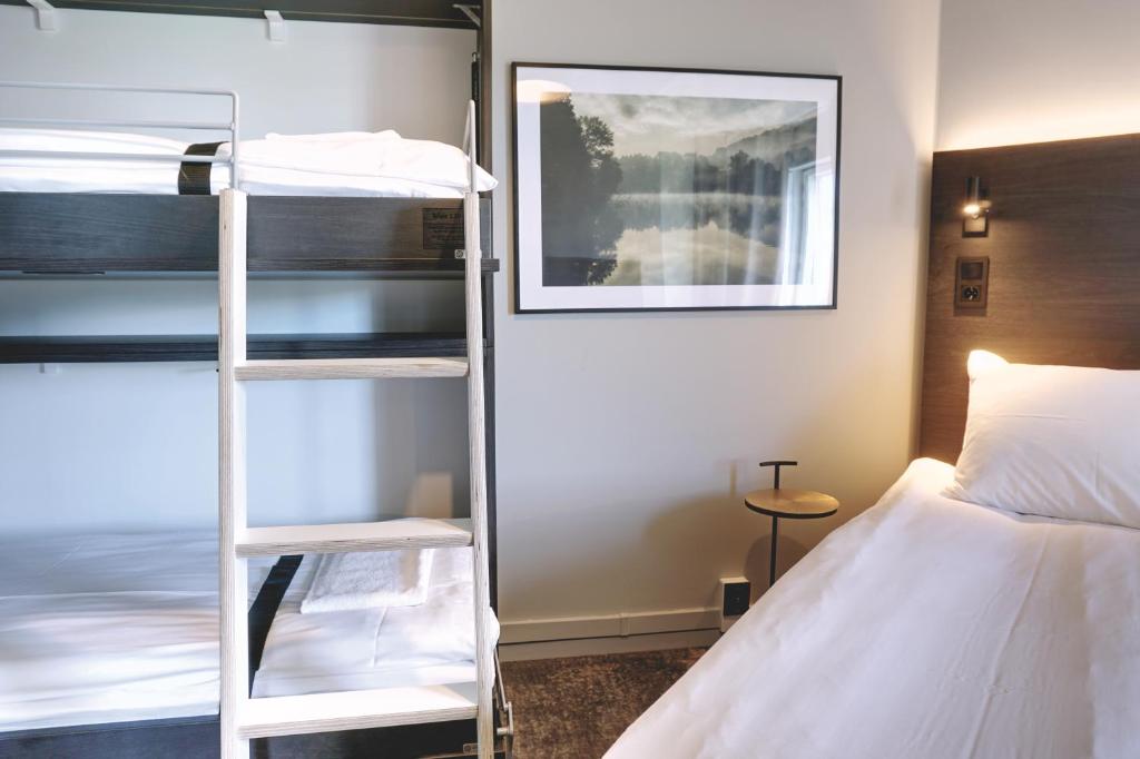 Postel nebo postele na pokoji v ubytování First Hotel Jönköping