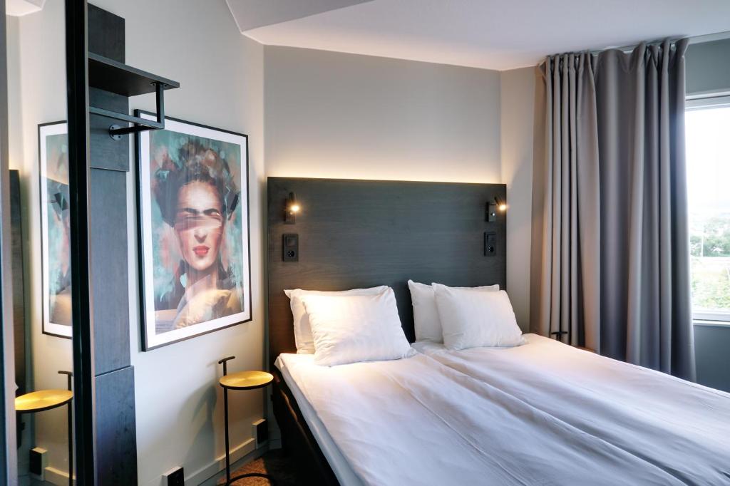Postel nebo postele na pokoji v ubytování First Hotel Jönköping