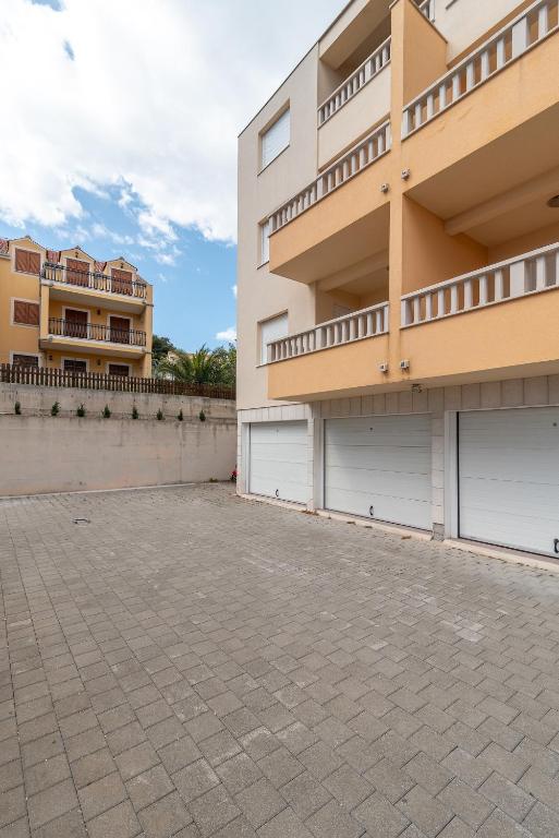Budova, v ktorej sa apartmán nachádza
