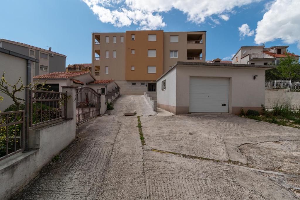 Budova, v ktorej sa apartmán nachádza