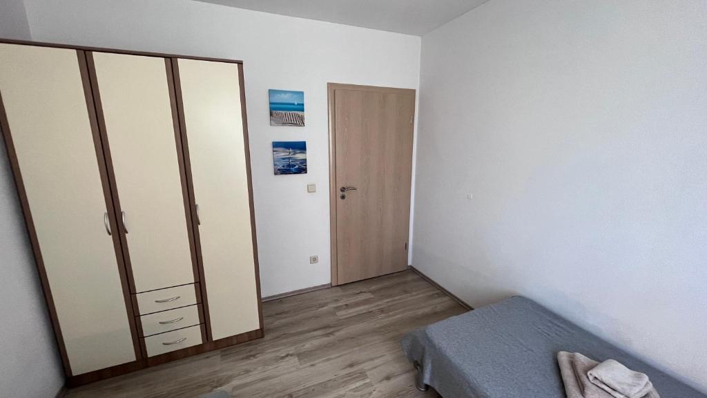 Posteľ alebo postele v izbe v ubytovaní Mavarstica Bay View Apartment with Garage (by the Diving Center)