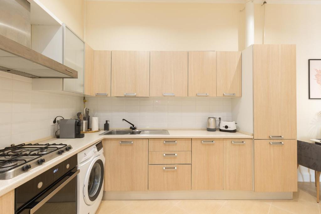 Kuchyňa alebo kuchynka v ubytovaní City Center Dream Home 2BR/2Bath