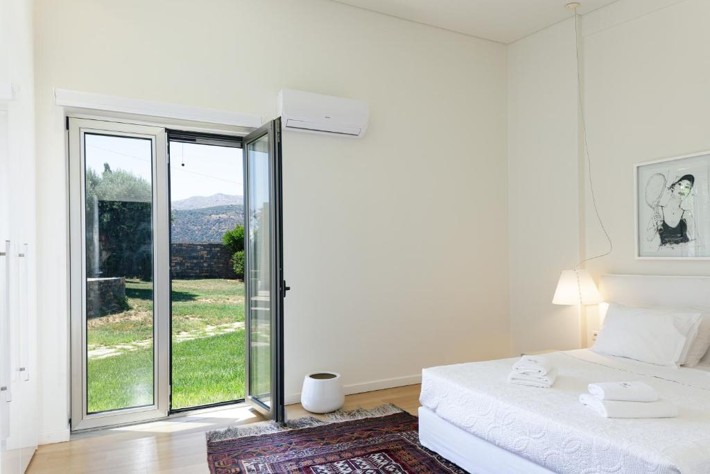 Postel nebo postele na pokoji v ubytování Villa Dei Sogni, for the Design Lovers,By ThinkVilla