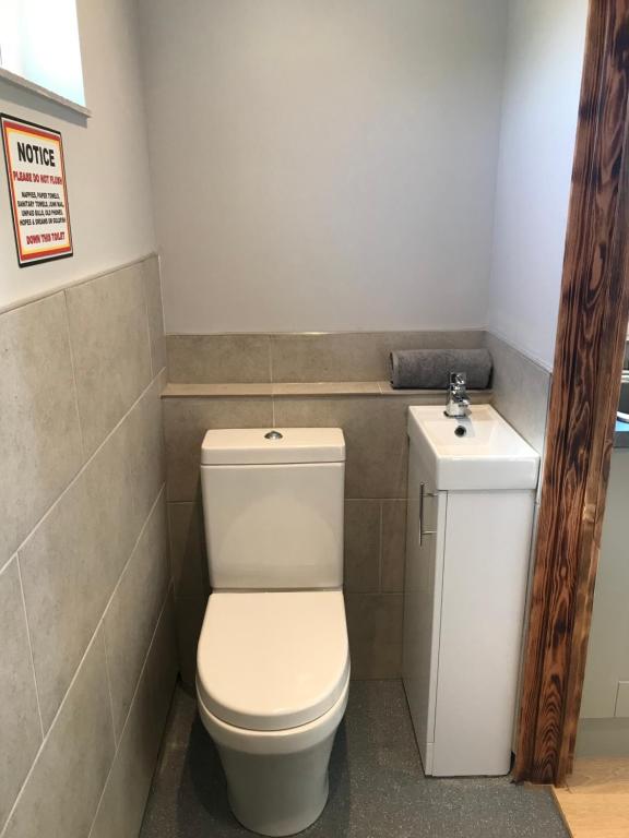 Ben Klibreck, Ben Hope, Ben Hee - One-Bedroom Apartment