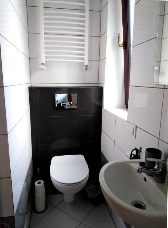 Piernikowy Dworek - Triple Room With Private Bathroom