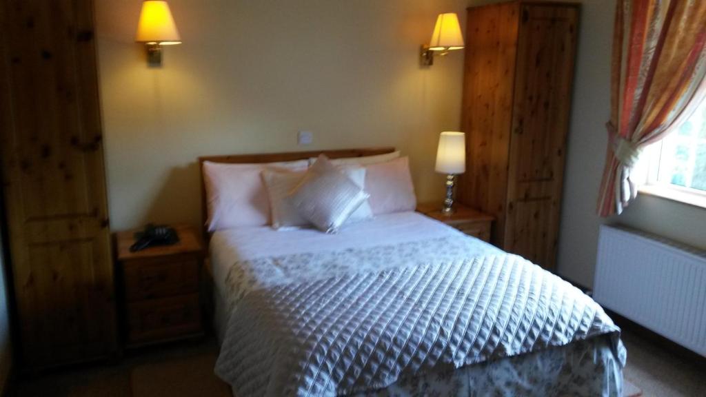 Postel nebo postele na pokoji v ubytování Ballyraine Guesthouse