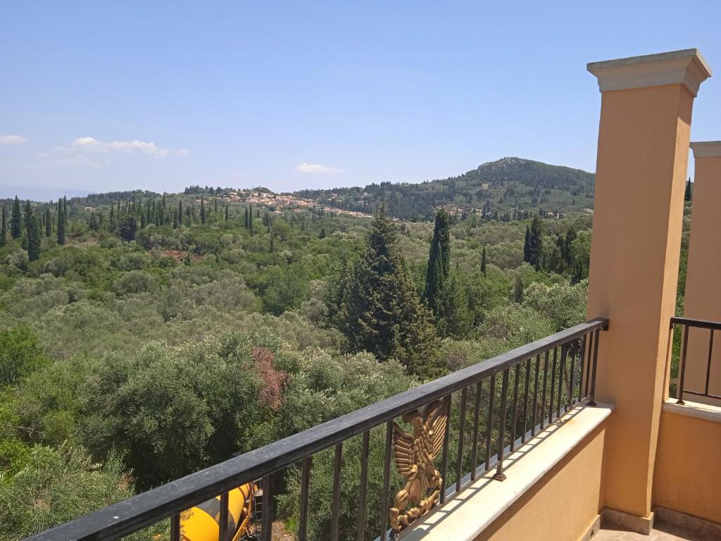 En balkon eller terrasse på Ligeris house 1 in Agioi Deka