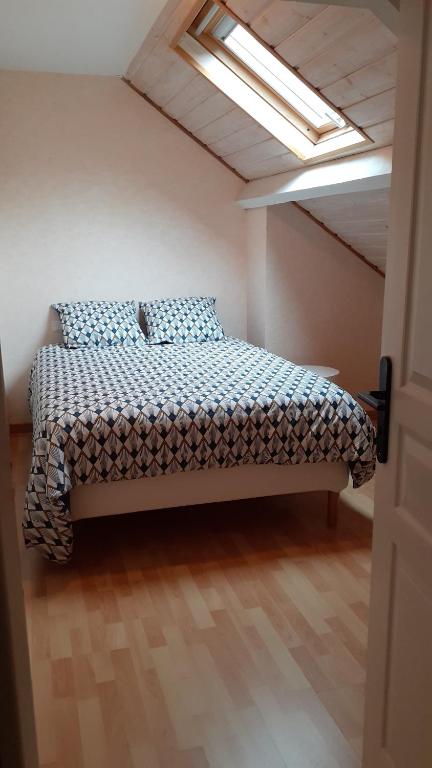 Posteľ alebo postele v izbe v ubytovaní T3 moderne et cosy avec linge et ménage compris