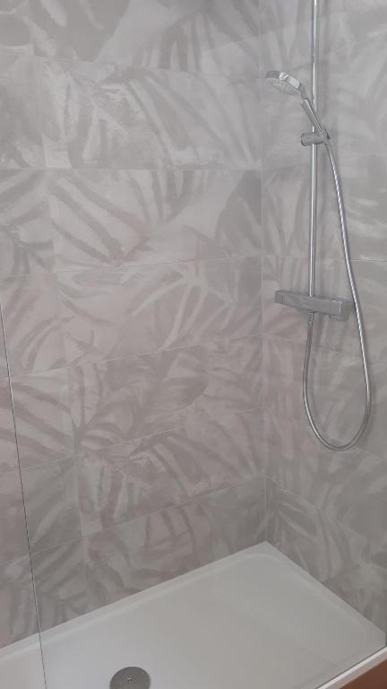 Kúpeľňa v ubytovaní T3 moderne et cosy avec linge et ménage compris