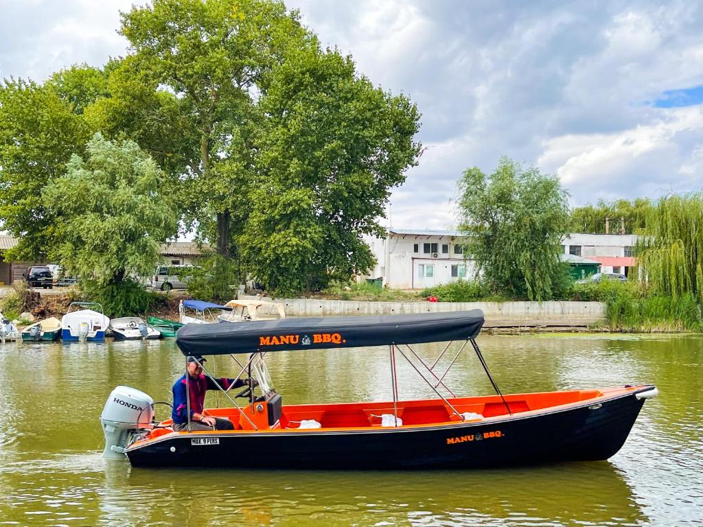 Výhled na řeku, která protéká v blízkosti rezortu