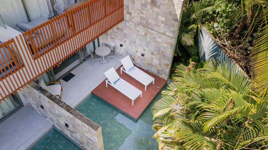 an overhead view of a patio with two chairs and a table at HostPB-DECK molhado privativo-Melhor LOCALIZAÇÃO de Pipa in Pipa