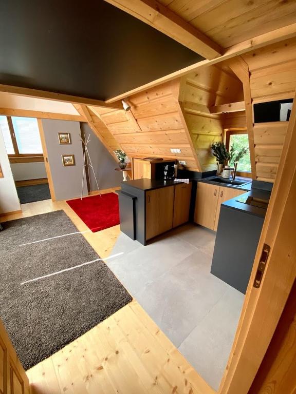 an overhead view of a kitchen in a tiny house at APARTAMENT GLICZARÓWKA in Gliczarów