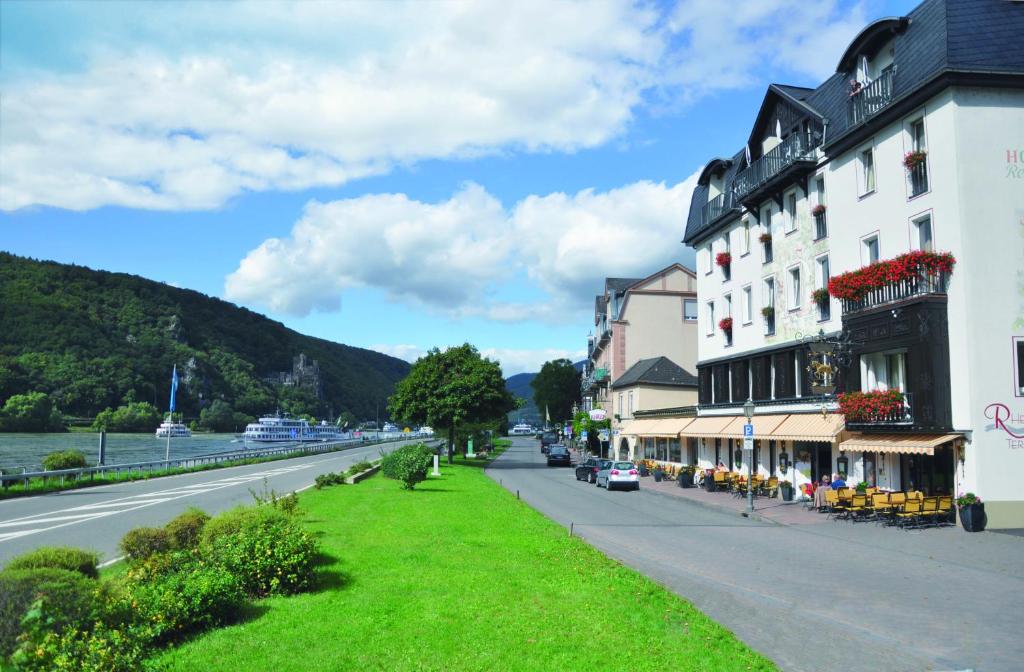 a street in a town next to a river at Rheinhotel Lamm in Rüdesheim am Rhein