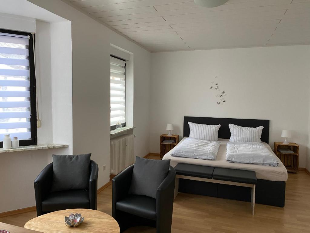 A bed or beds in a room at Ferienwohnungen Fuhrmann-Burg