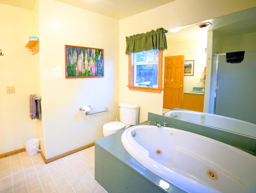 Outside Inn - Deluxe Suite With Spa Bath