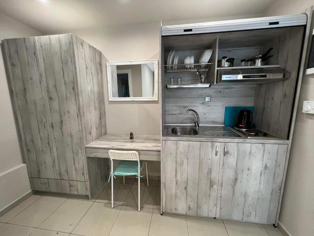 ATLANTIS APARTMENTS - 11