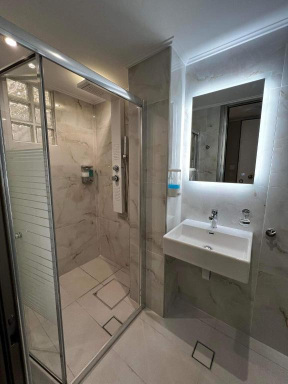 ATLANTIS APARTMENTS - 3