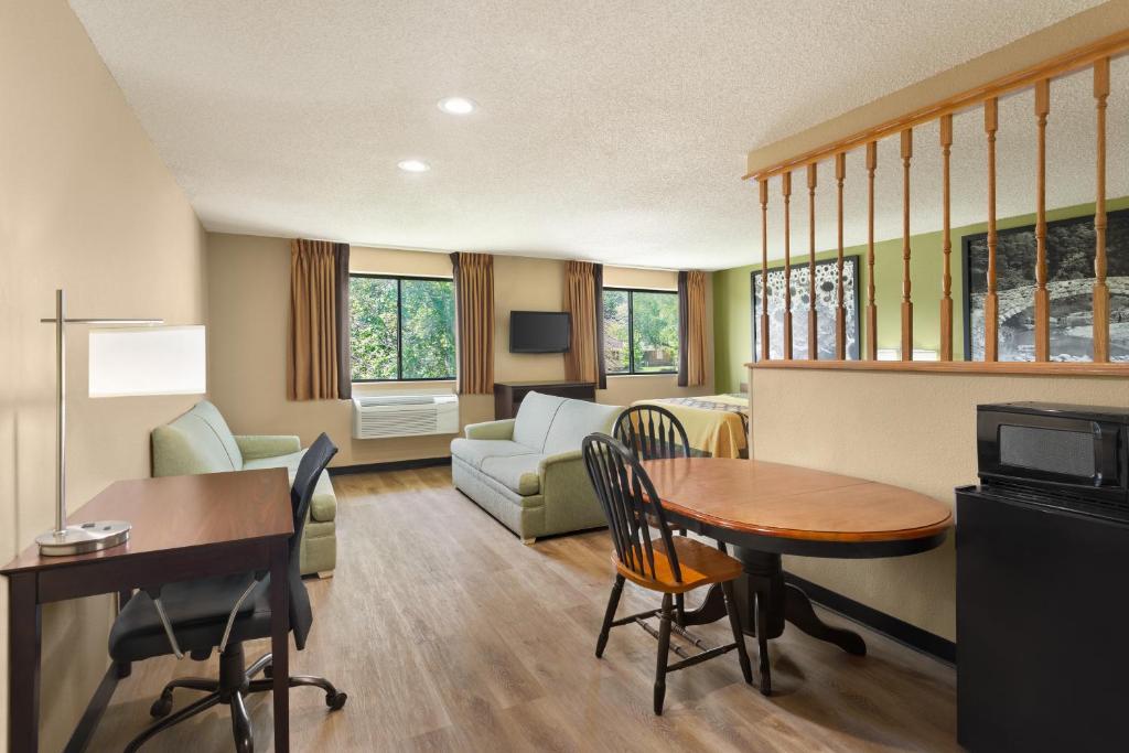 Super 8 by Wyndham Ankeny/Des Moines Area - Suite Con 2 Camas Grandes - No Fumadores