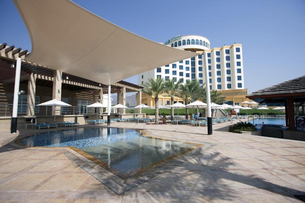 Bazén v ubytování Oceanic Khorfakkan Resort & Spa nebo v jeho okolí