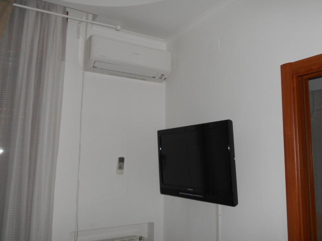 TV a/nebo společenská místnost v ubytování Appartamento mare e monti Two