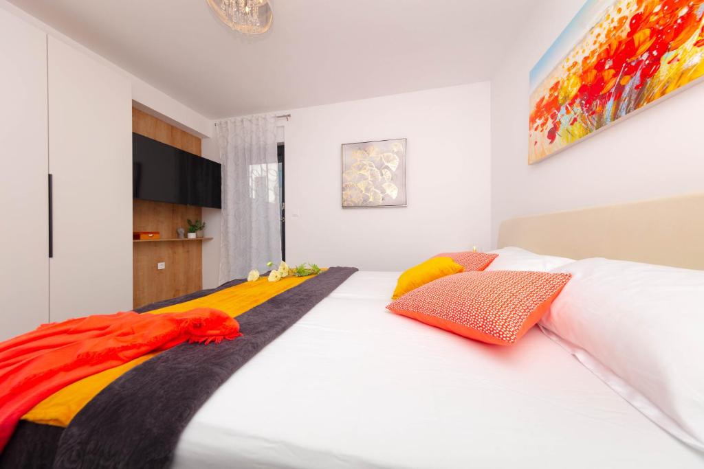 Postel nebo postele na pokoji v ubytování Apartman Oranž