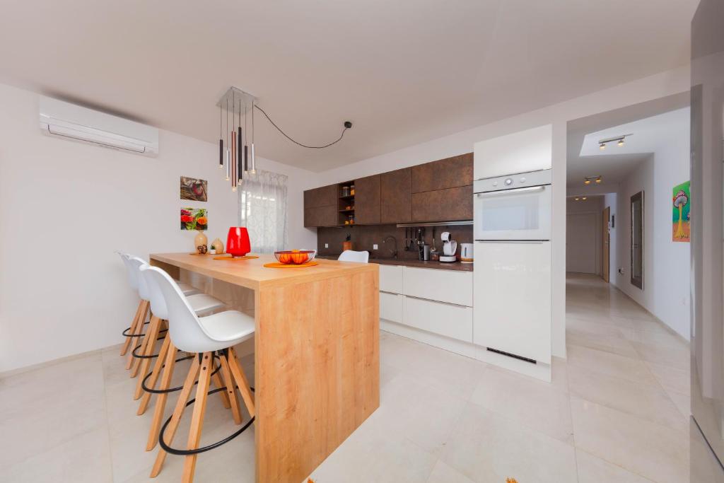 Kuchyň nebo kuchyňský kout v ubytování Apartman Oranž