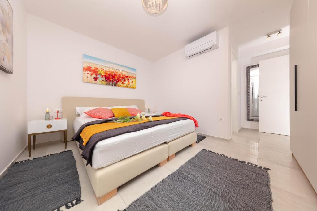 Postel nebo postele na pokoji v ubytování Apartman Oranž
