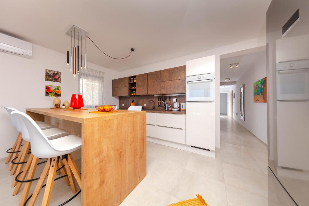 Kuchyň nebo kuchyňský kout v ubytování Apartman Oranž