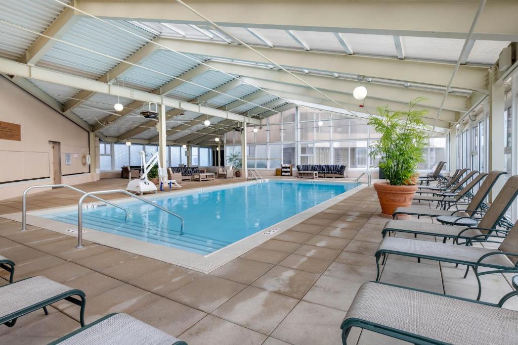 a pool in a building with chairs around it at Omni Richmond Hotel in Richmond