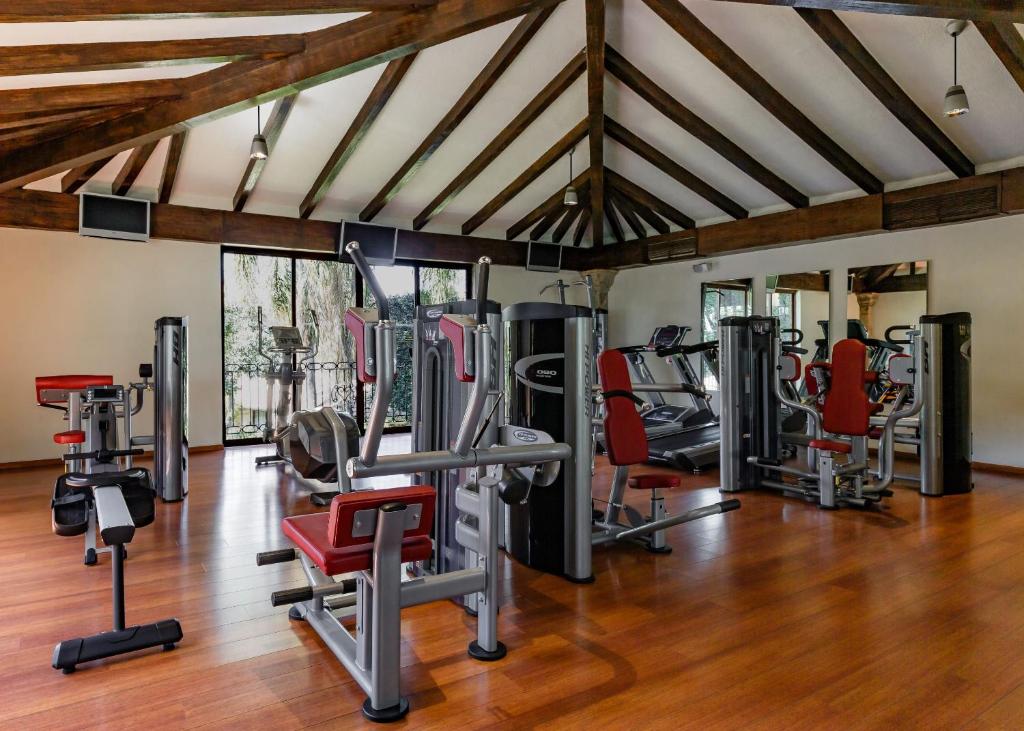 Fitness centrum a/nebo fitness zařízení v ubytování Quinta Real Guadalajara