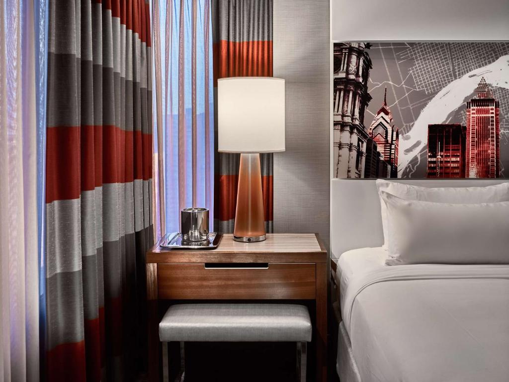 Sonesta Philadelphia Rittenhouse Square - Petite Corner King Guestroom