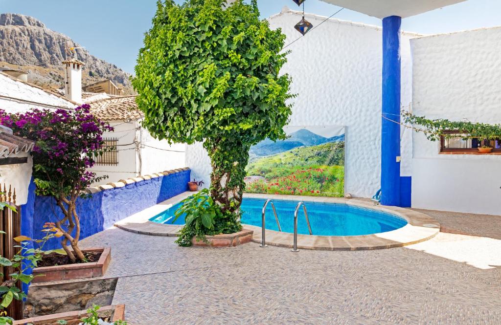Basen w obiekcie Apartamentos Jaronil lub w pobliżu