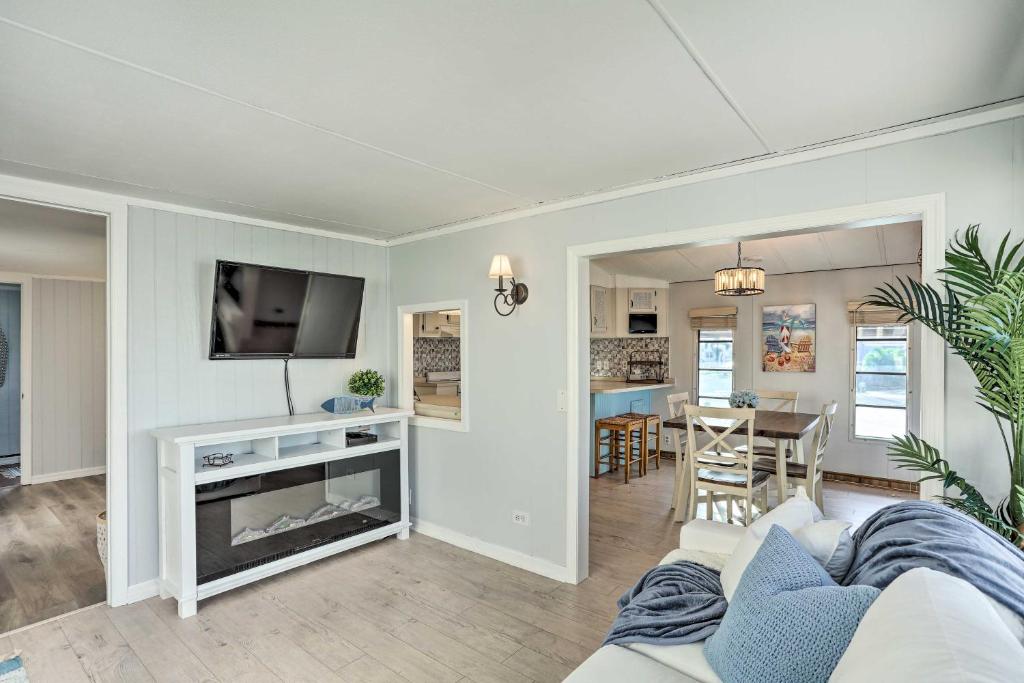Jensen Beach Home with Private Beach Access! - Housity