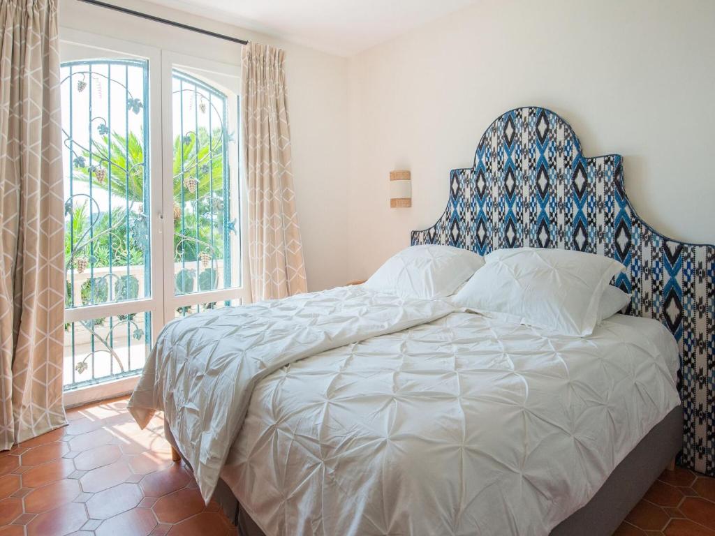 Vuode tai vuoteita majoituspaikassa Splendid villa near Antibes and Cannes with pool and sea view
