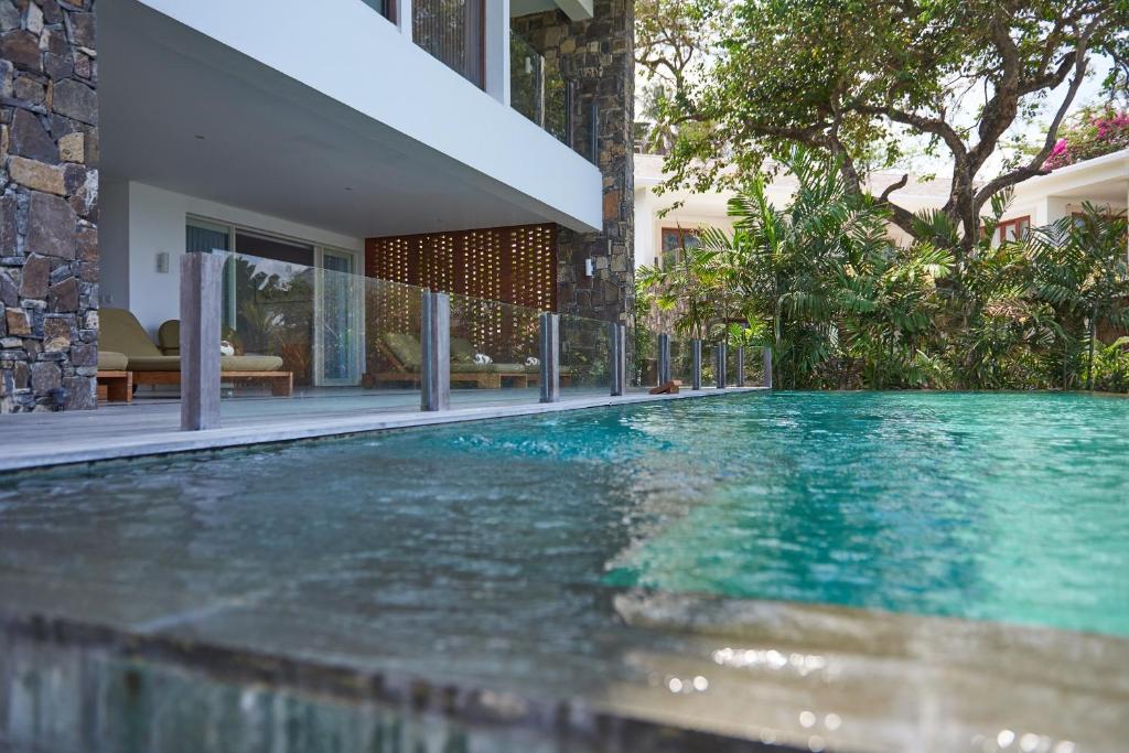 Bazén v ubytování Rajavilla Lombok Resort - Seaside Serenity nebo v jeho okolí