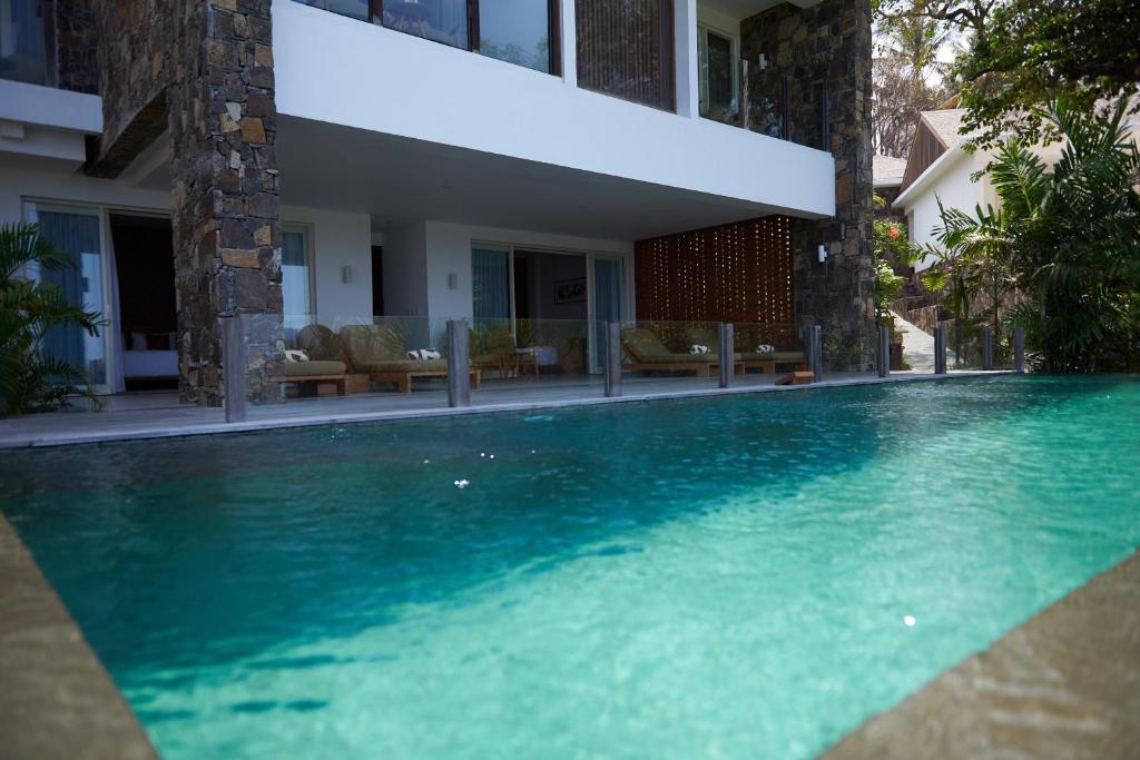 Bazén v ubytování Rajavilla Lombok Resort - Seaside Serenity nebo v jeho okolí
