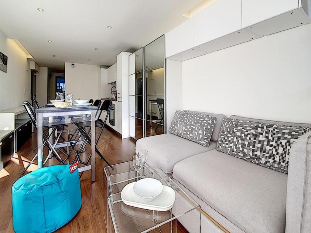 Charmant 2 pièces rénové au centre avec balcon sud, Wi-Fi - FR-1-344-851