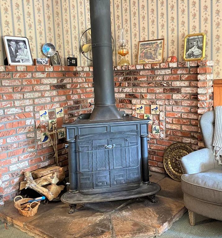 Gold Mountain Manor - King Room With Garden View