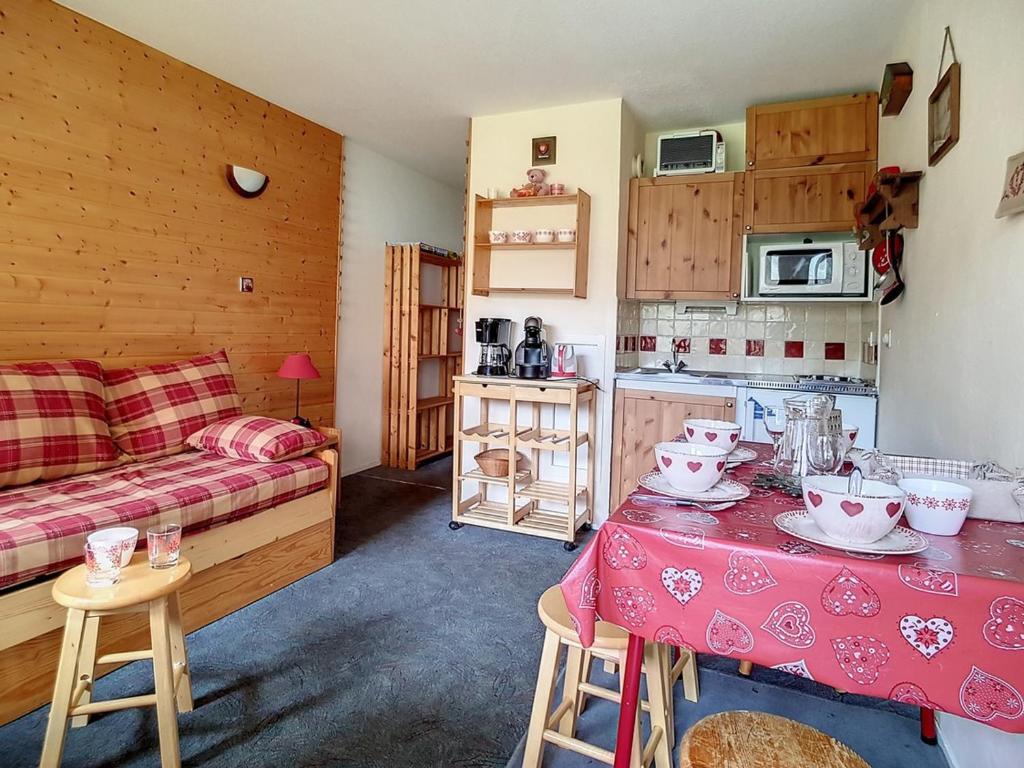 Studio cabine 4 pers. proche pistes avec balcon et parking - FR-1-344-863