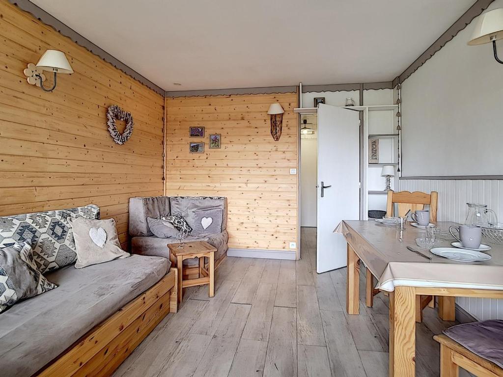 Studio moderne, ski aux pieds, balcon sud, centre Les Menuires - FR-1-344-888